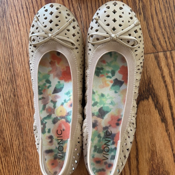 Vionic Ballet Flats, Size 7 1/2, Color Nude - Picture 1 of 3